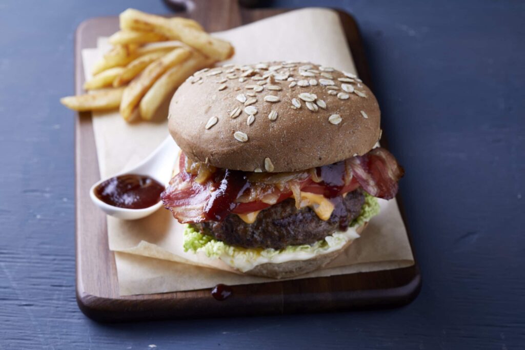 Burger με καραμελωμένο κρεμμύδι