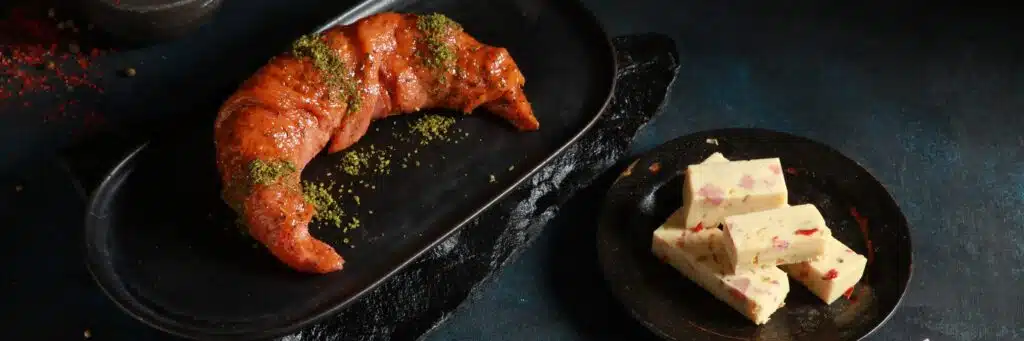 Χοιρινό Croissant με Cheese & Bacon Melt