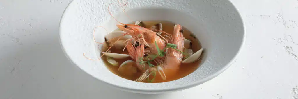 Ζωμός Οστρακοειδών με Γαρίδες, Κυδώνια & Κριθαράκι