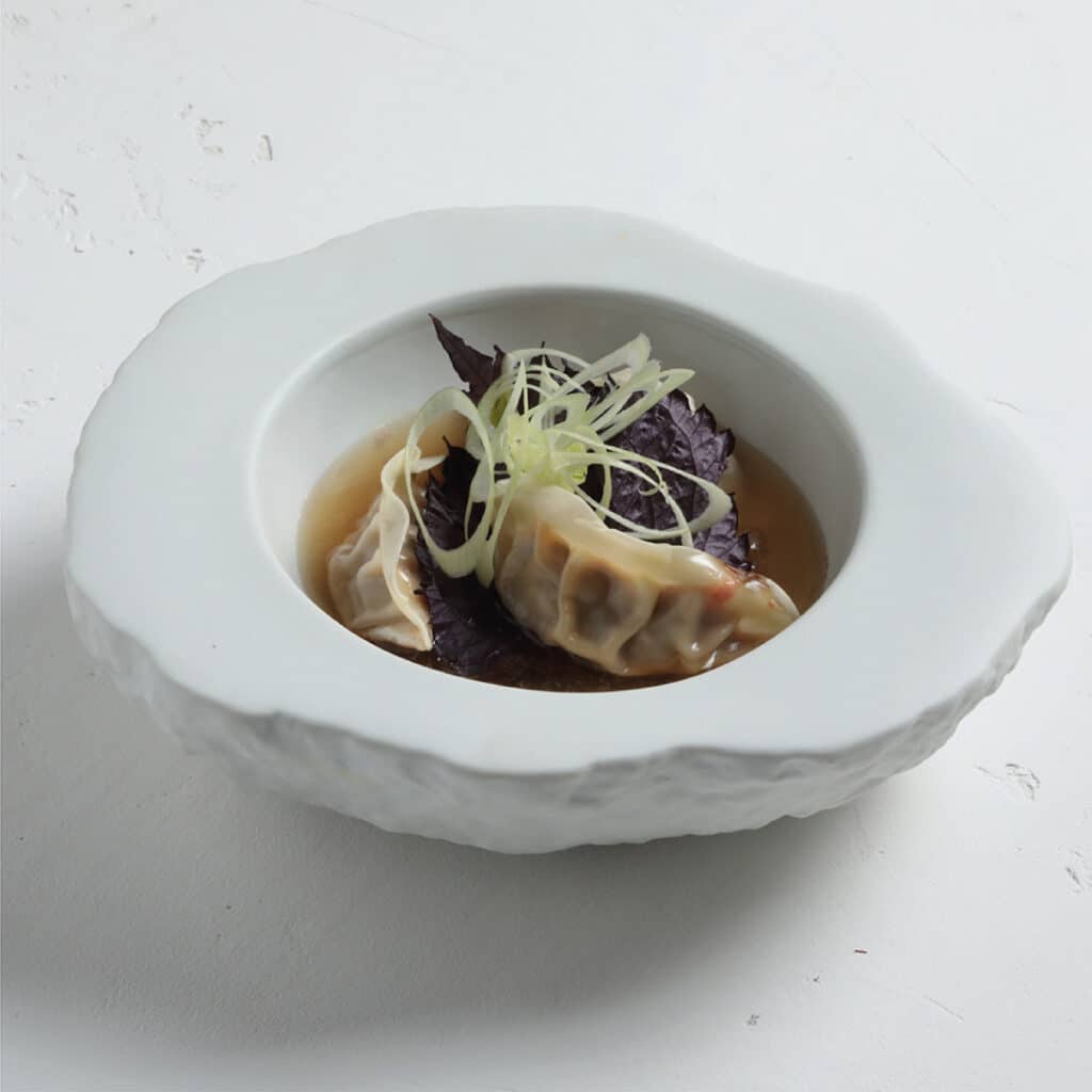 Dumplings με γέμιση πάπιας και Kονσομέ Bοδινού