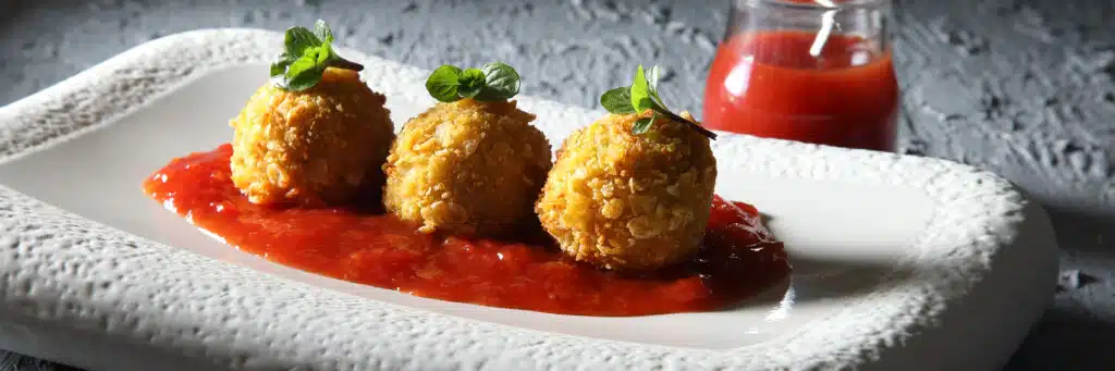 Κροκέτες τυριών με chutney τοματας