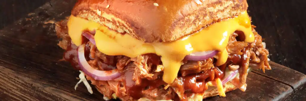 Cheesy pulled pork burger