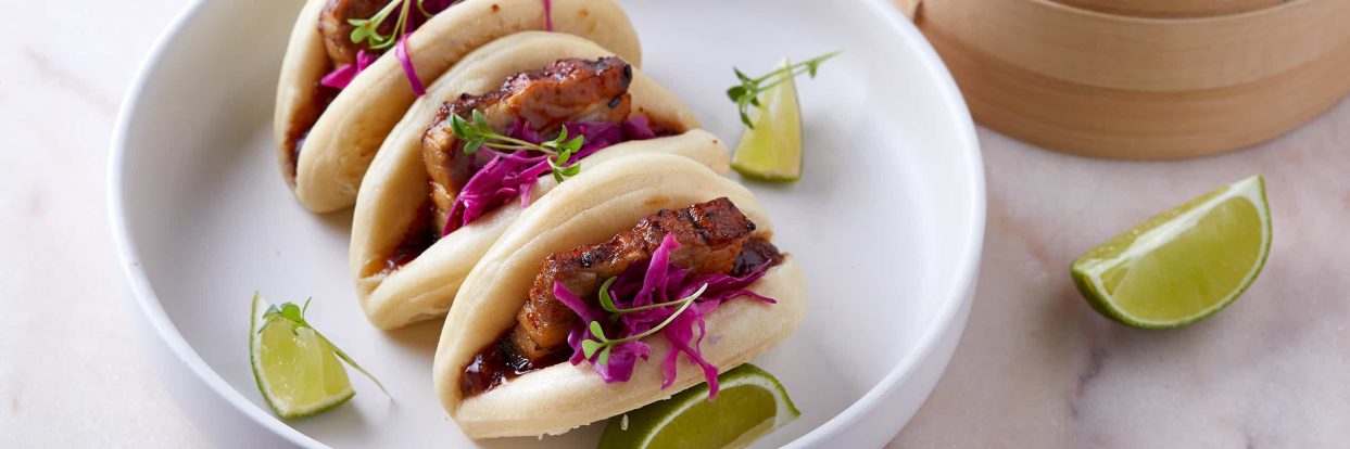 Bao bun με καραμελωμένη πανσέτα και σάλτσα BBQ