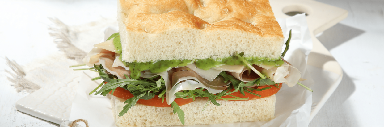 Focaccia με προσούτο pesto βασιλικού 1