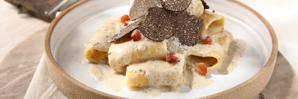 Ζυμαρικά Paccheri με Πάστα Τρούφας & Σάλτσα τυριών mise en place
