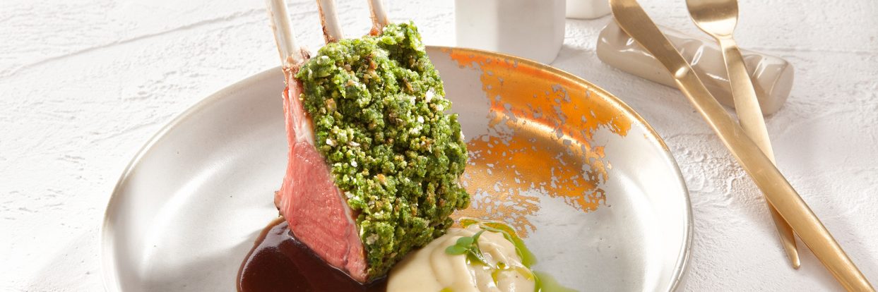 Καρέ αρνάκι με κρούστα chimichurri gravy ξινόμαυρο