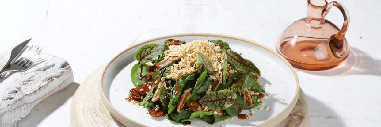 Σαλάτα σπανάκι και cramble μανούρι