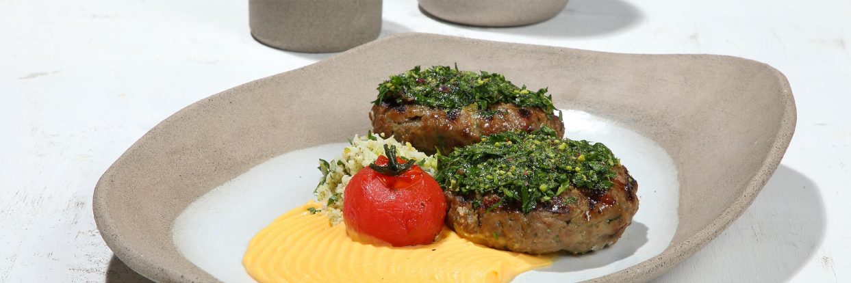 Συνταγή Μπιφτεκάκια με κρέμα τυριού και γκρεμολάτα