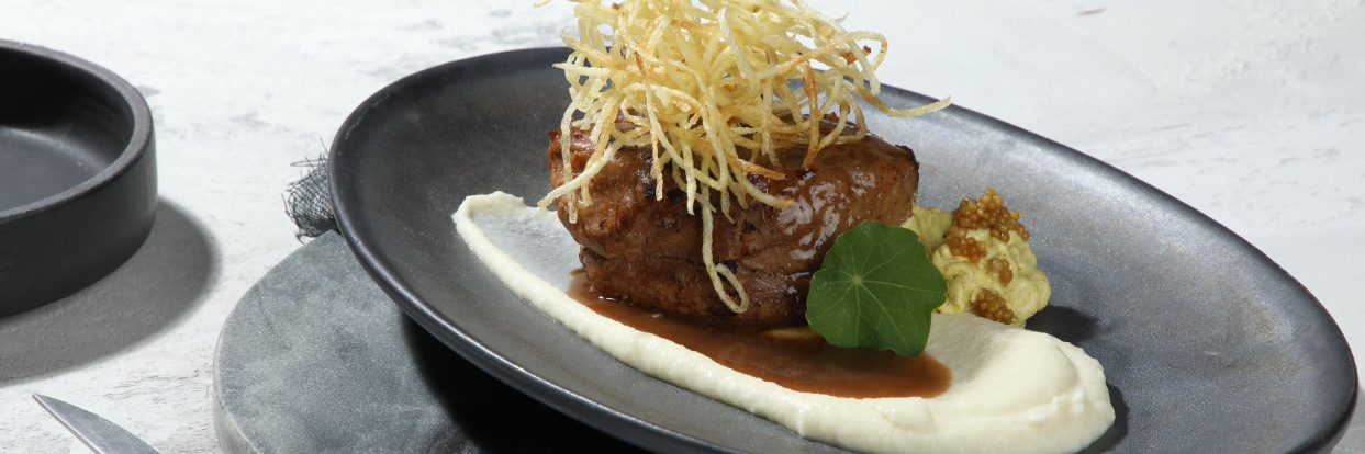 Συνταγή Χοιρινός λαιμός μελωμένος με πουρέ πατάτα και σαντιγύ μουστάρδας 05