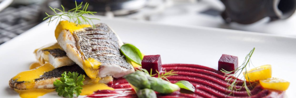 Τσιπούρα με σάλτσα σαφράν