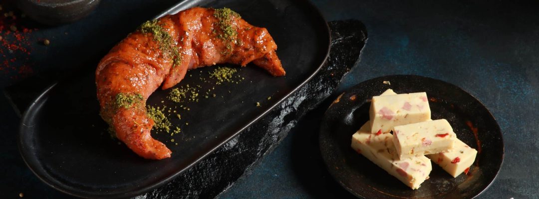 Χοιρινό Croissant με Cheese & Bacon Melt