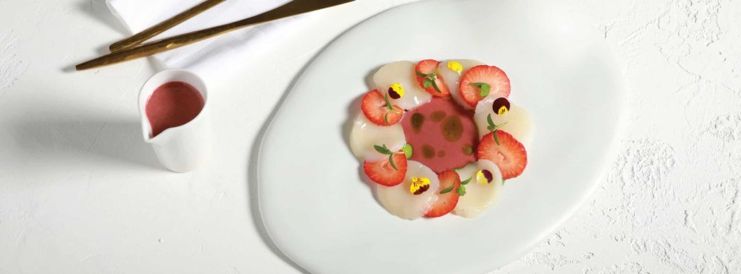 Χτένια με φράουλες και Dressing Red Twist