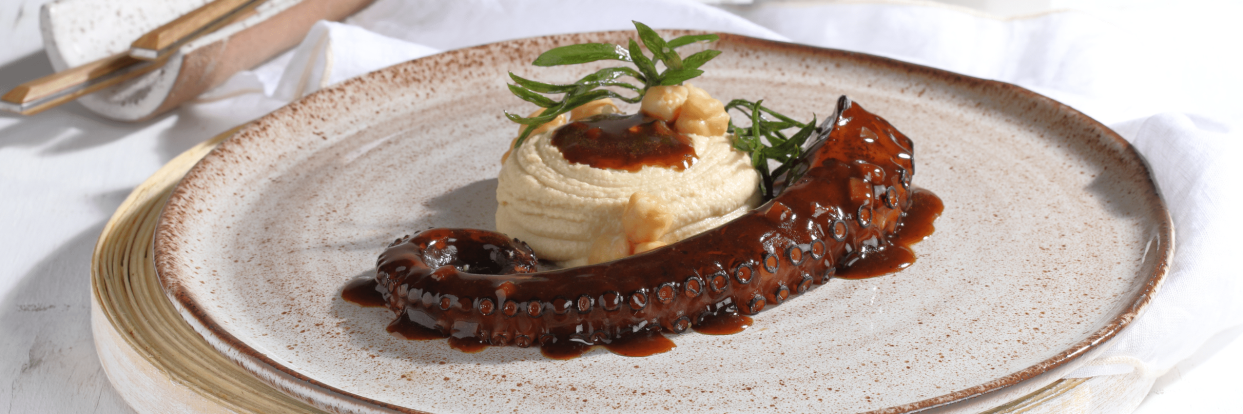 Χταπόδι με χούμους και σάλτσα βαλσάμικο